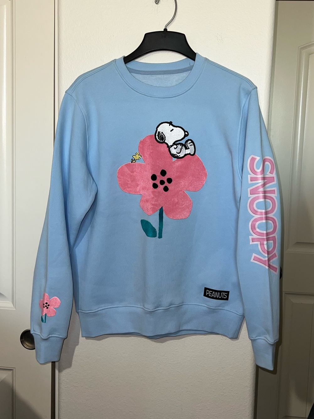 Peanuts Freeze Max Light Blue Crewneck with Pink Flower & Snoopy Graphic - Picture 13 of 15